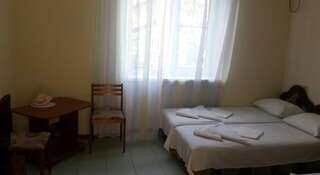 Гостевой дом Guesthouse Sportivnaya 4а Кабардинка Семейный номер с ванной комнатой-1